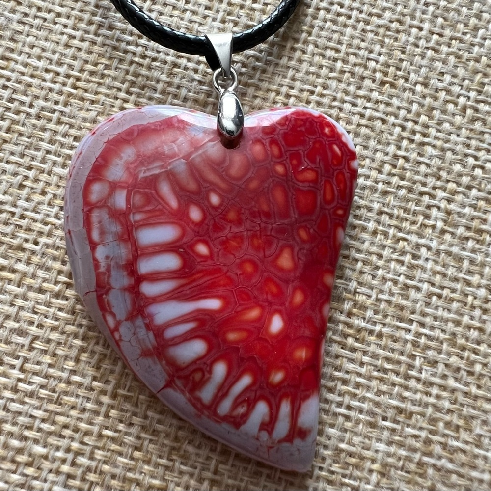 New Red Dragon Vein Agate Stone Crystal Heart Pendant Necklace